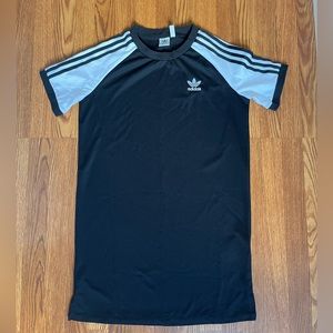 Woman’s Adidas Dress 🖤🤍